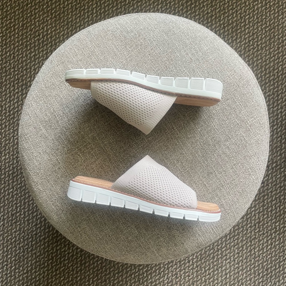 Easy Spirit Julisa Flat Sandals Taupe 6